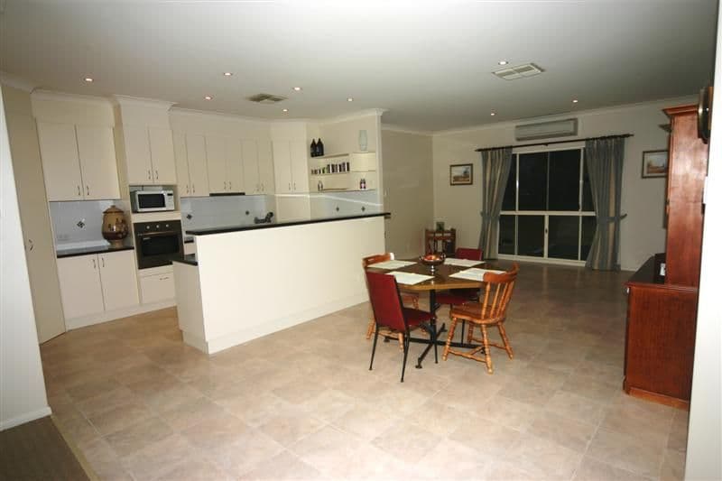 38 Sandalwood Avenue West, DALBY QLD 4405, Dalby - Thumbnail 5