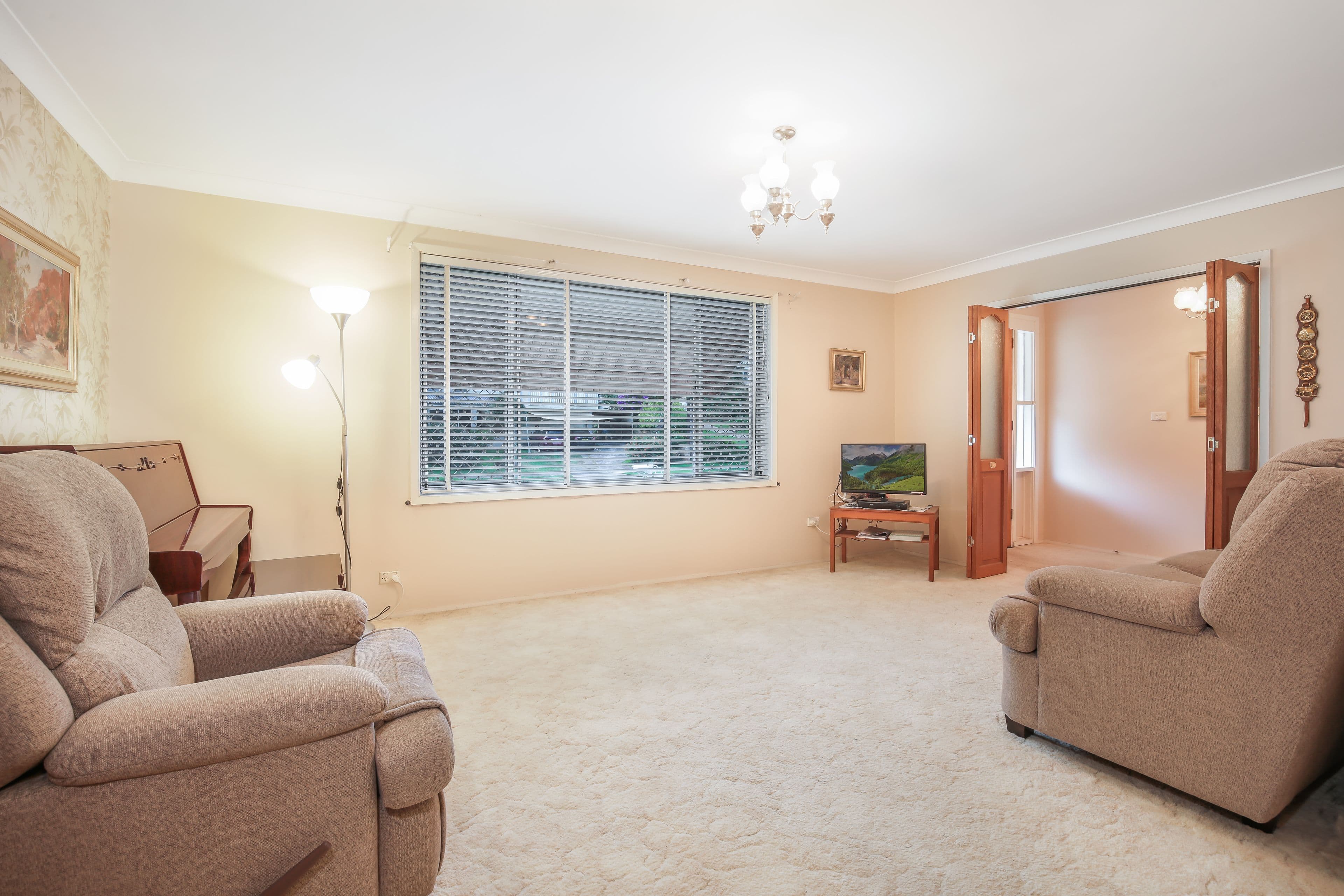 49 Rebecca Parade, Winston Hills - Thumbnail 2