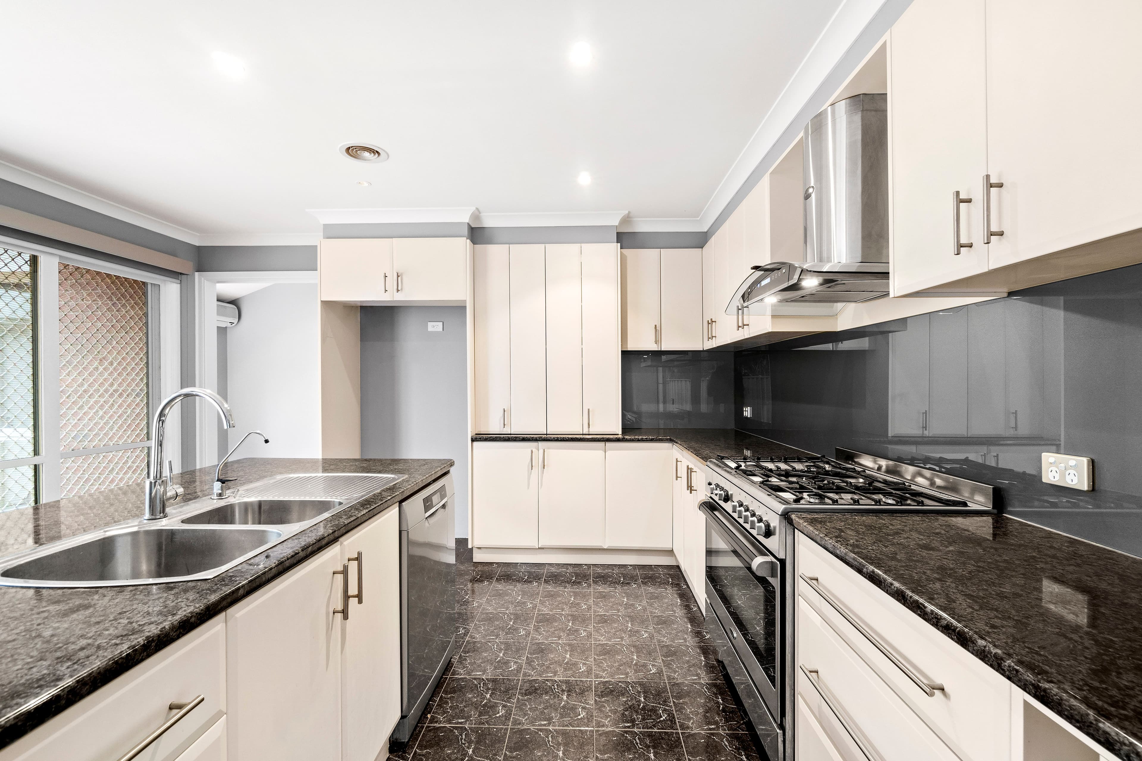 14 Magdalena Place, Rowville VIC 3178, Rowville - Thumbnail 3