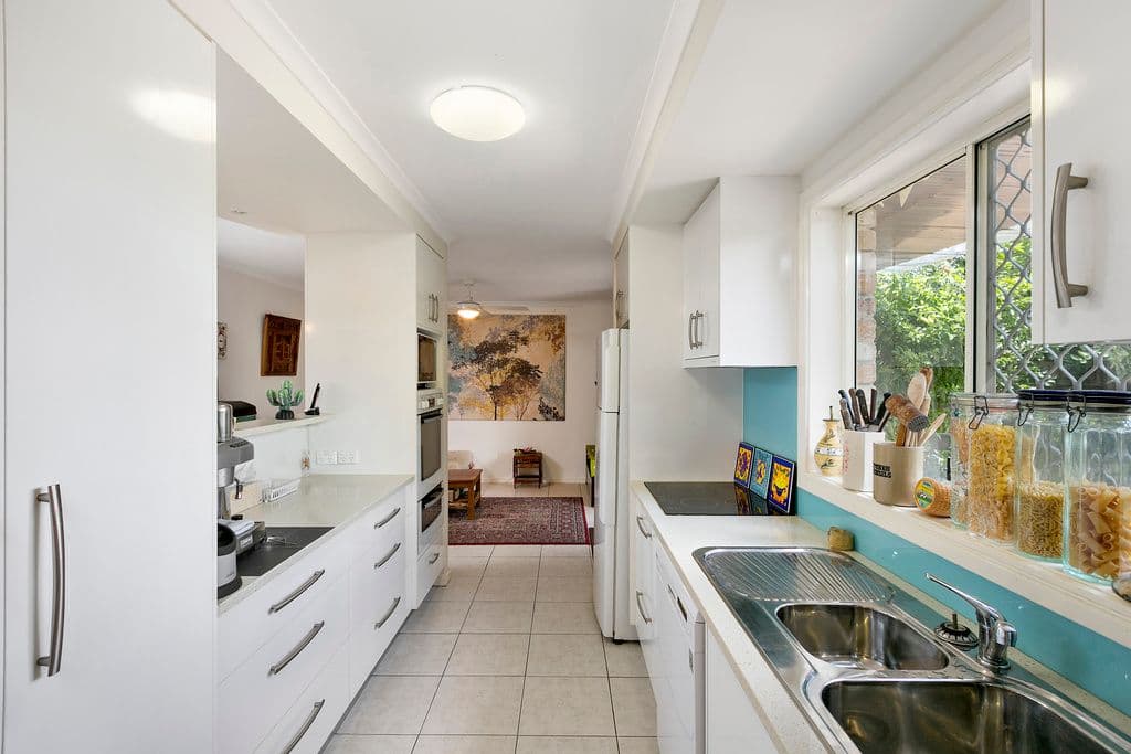 19 Robyn Street, Southport QLD 4215, Southport - Thumbnail 2