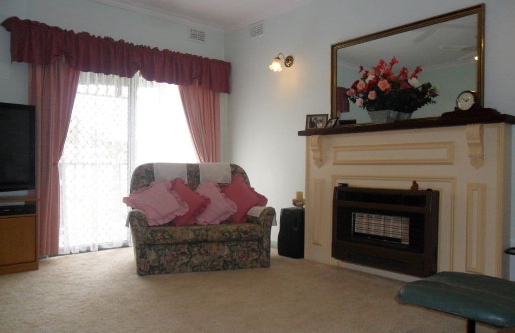 11 Jordon Street, SEYMOUR VIC 3660, Seymour - Thumbnail 2
