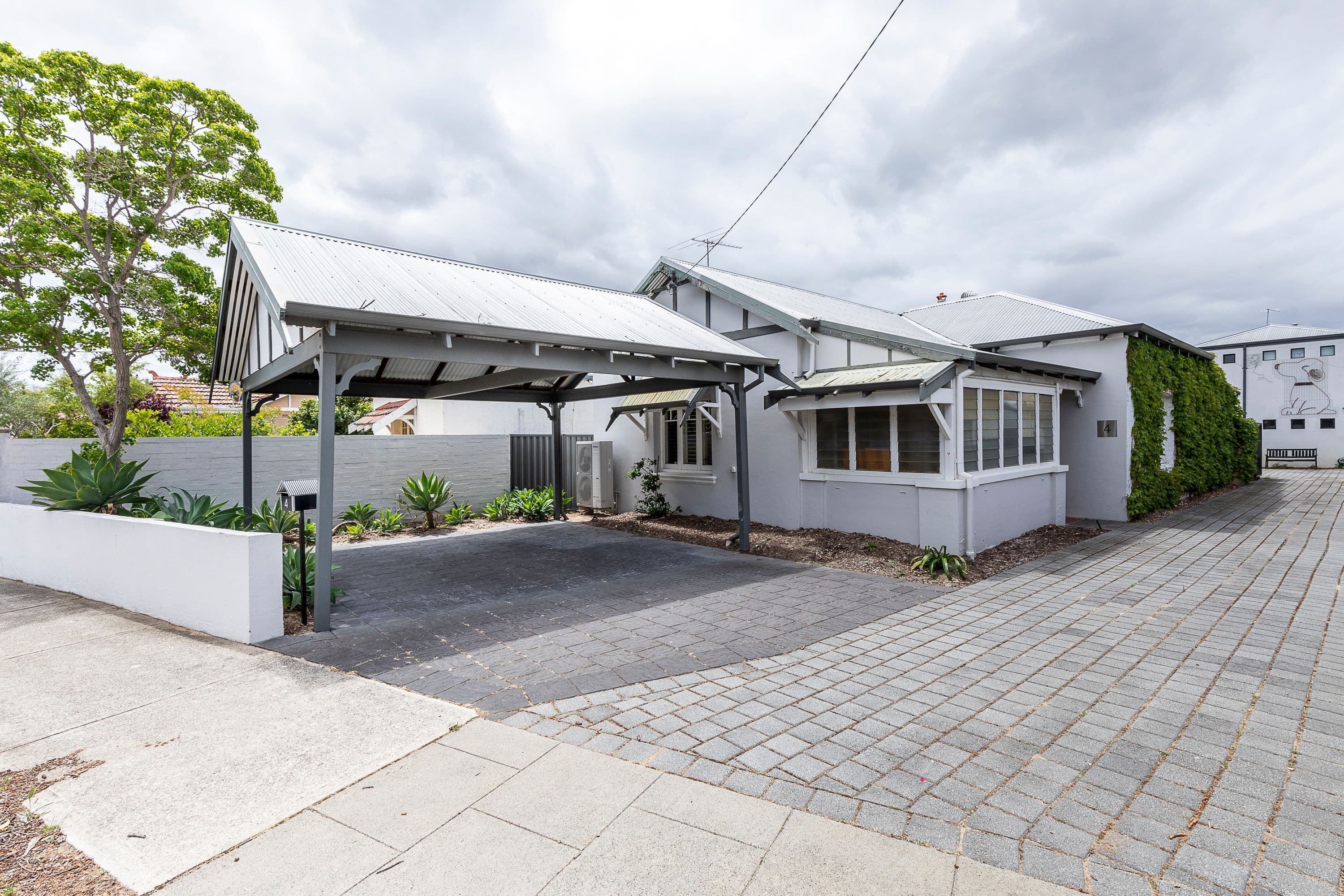 4 Dunedin Street, Mount Hawthorn WA 6016, Mount Hawthorn - Thumbnail 2