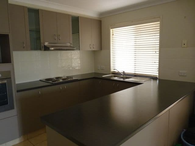 23 Berghofer Drive, OAKEY QLD 4401, Oakey - Thumbnail 2