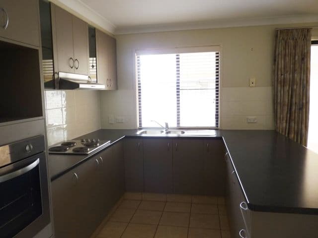 23 Berghofer Drive, OAKEY QLD 4401, Oakey - Thumbnail 4