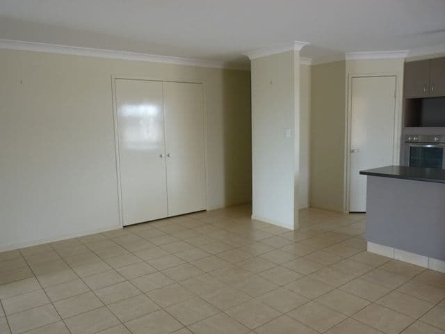 23 Berghofer Drive, OAKEY QLD 4401, Oakey - Thumbnail 8
