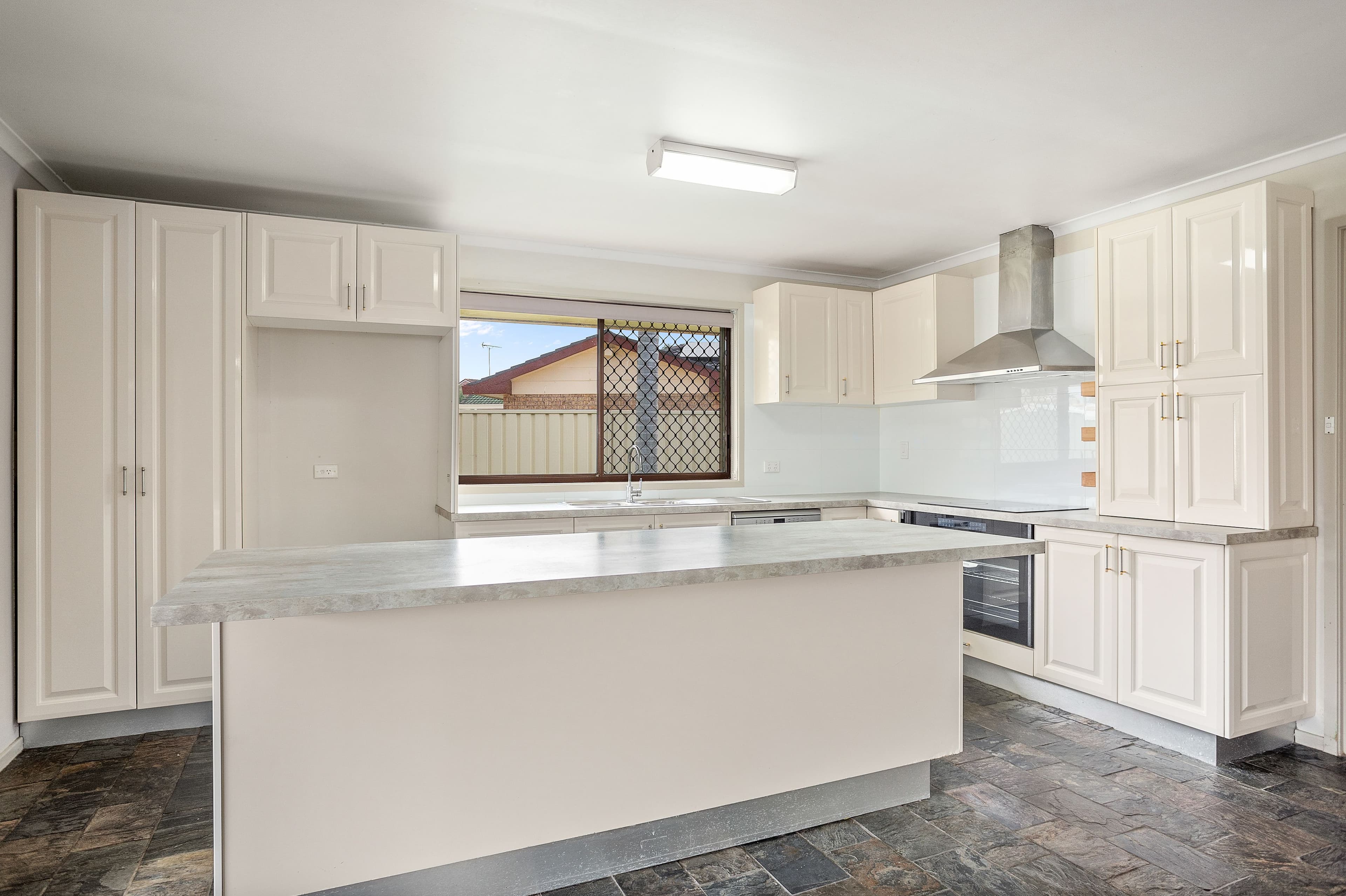 7 Coolawin Crescent, Shellharbour NSW 2529, Shellharbour - Thumbnail 2