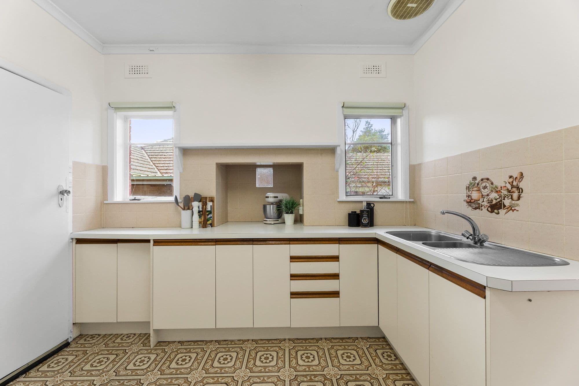 24 Ayr Street, Blackburn South VIC 3130, Blackburn South - Thumbnail 5