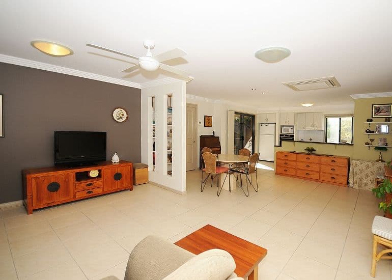 12 Barry Street, TORQUAY QLD 4655, Torquay - Thumbnail 3