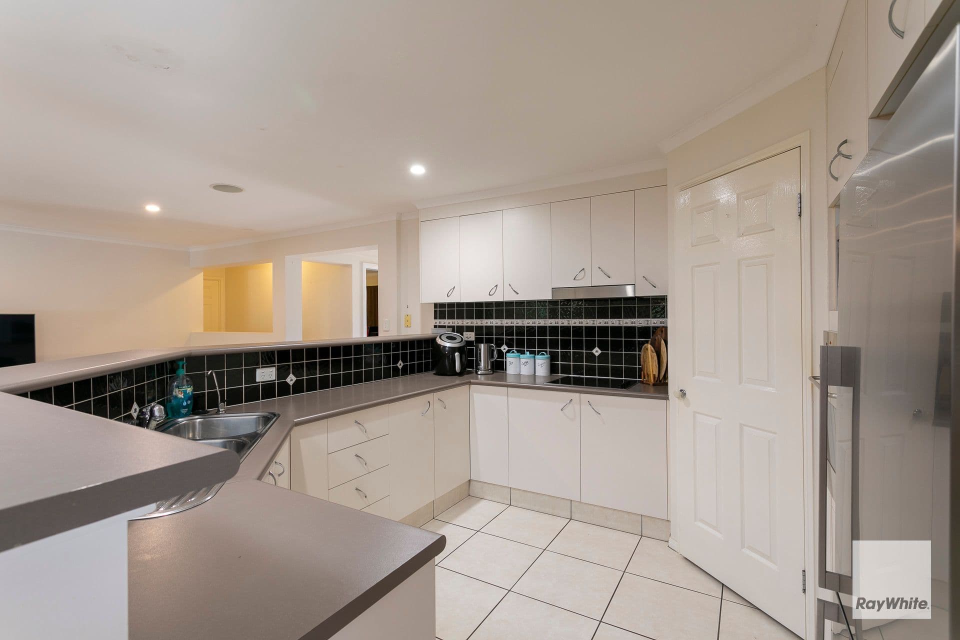 5 Summerhill Street, Victoria Point QLD 4165, Victoria Point - Thumbnail 2