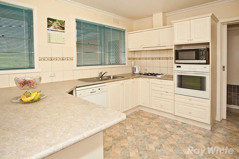 45 Hillview Avenue, Mount Waverley VIC 3149, Mount Waverley - Thumbnail 2