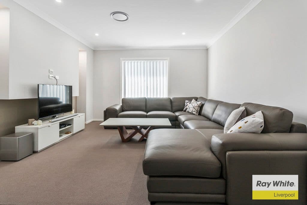 8 Polya Place, Horningsea Park - Thumbnail 2