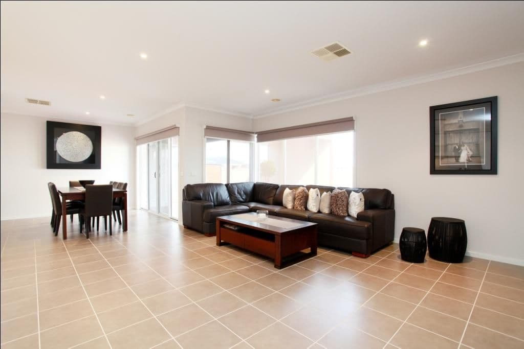 17 Jamieson Terrace, TAYLORS HILL VIC 3037, Taylors Hill - Thumbnail 4