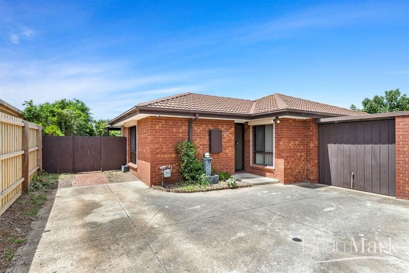 2/16 Songlark Crescent, Werribee - Image 1