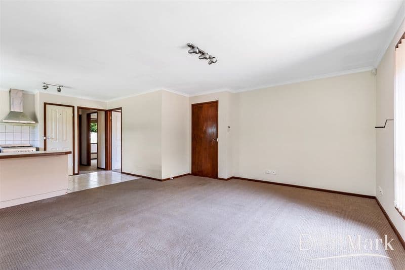 2/16 Songlark Crescent, Werribee - Thumbnail 2