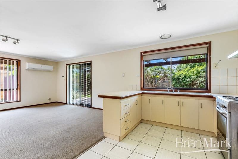 2/16 Songlark Crescent, Werribee - Thumbnail 3