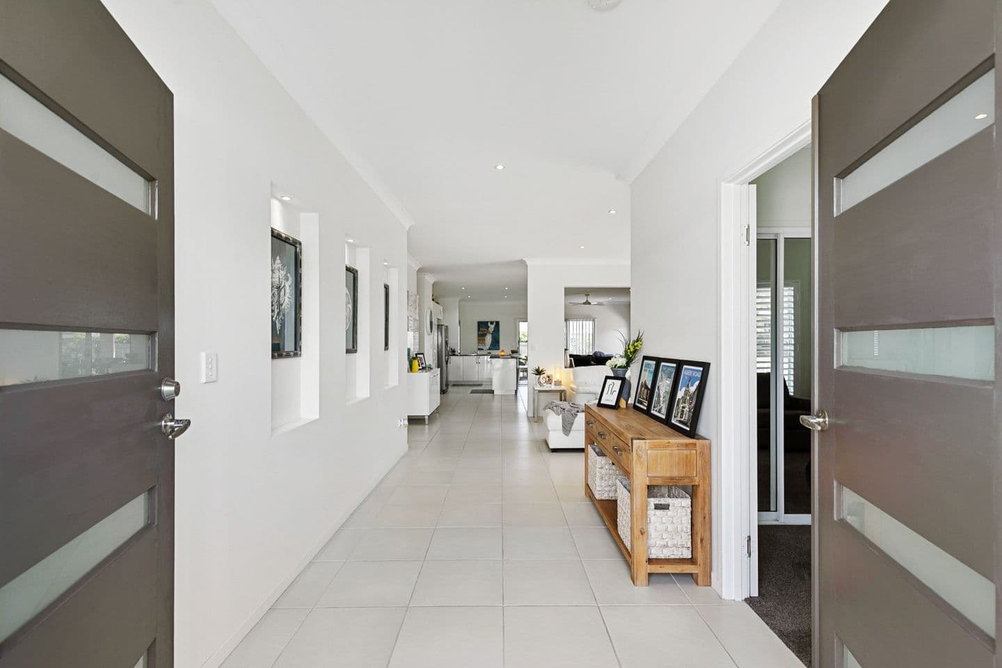 112 Limpus Street, Urangan QLD 4655, Urangan - Thumbnail 2