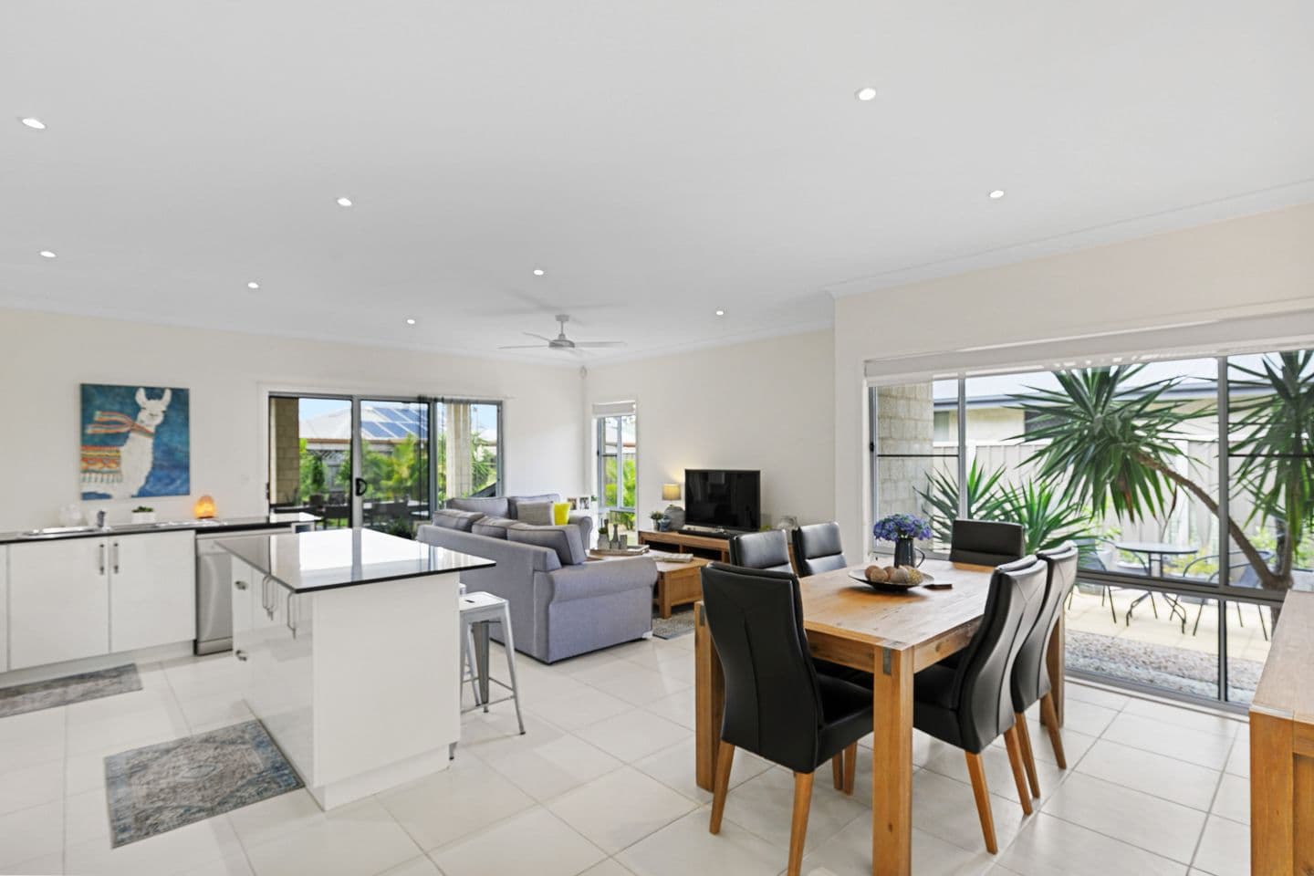 112 Limpus Street, Urangan QLD 4655, Urangan - Thumbnail 5