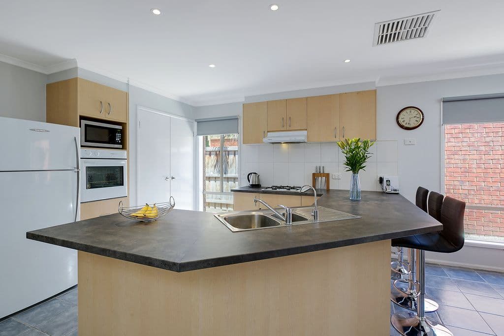 4 Yellowbox Avenue, South Morang VIC 3752, South Morang - Thumbnail 2
