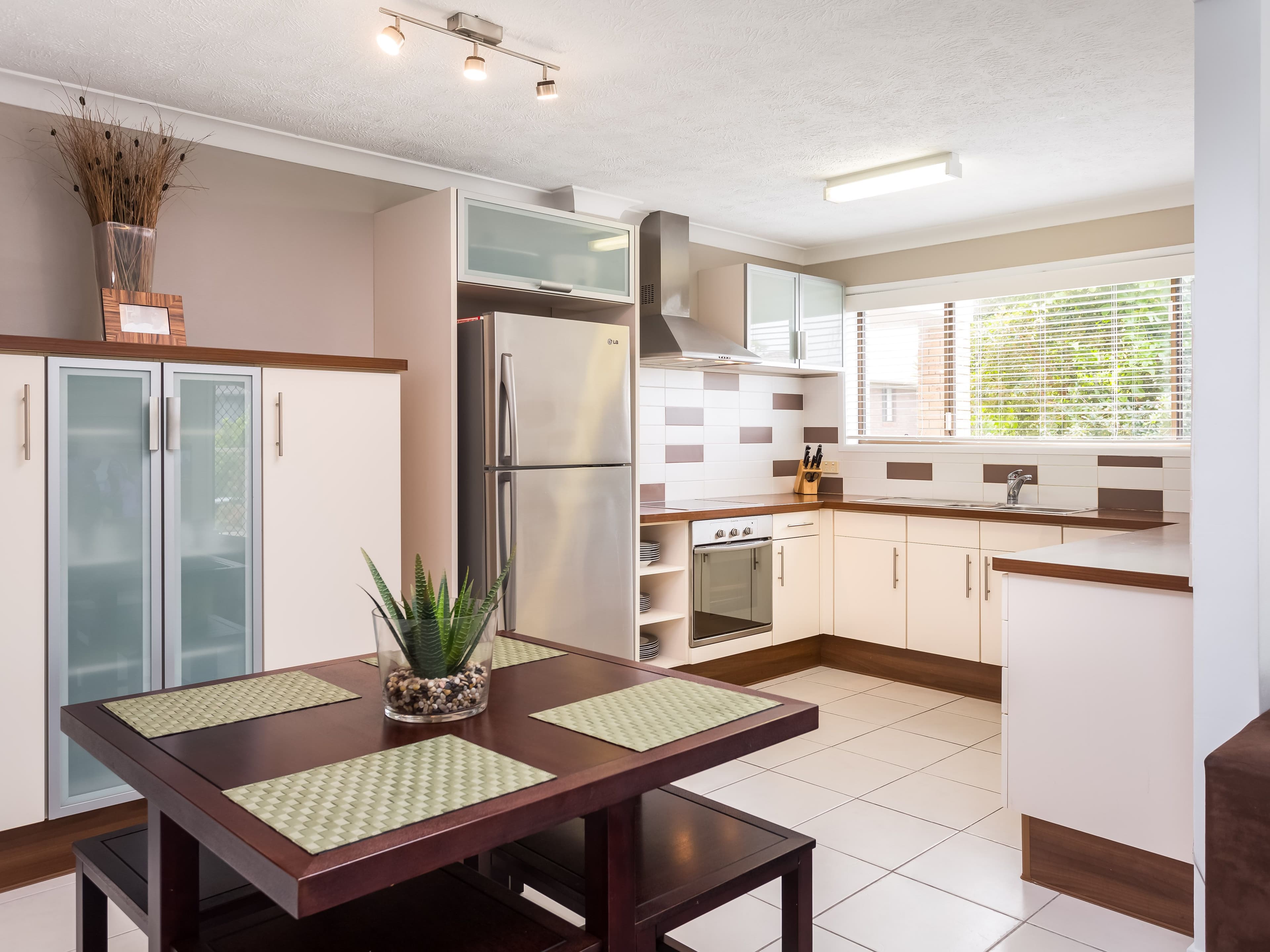 19 Sunbrite Avenue, Mermaid Beach QLD 4218, Mermaid Beach - Thumbnail 2