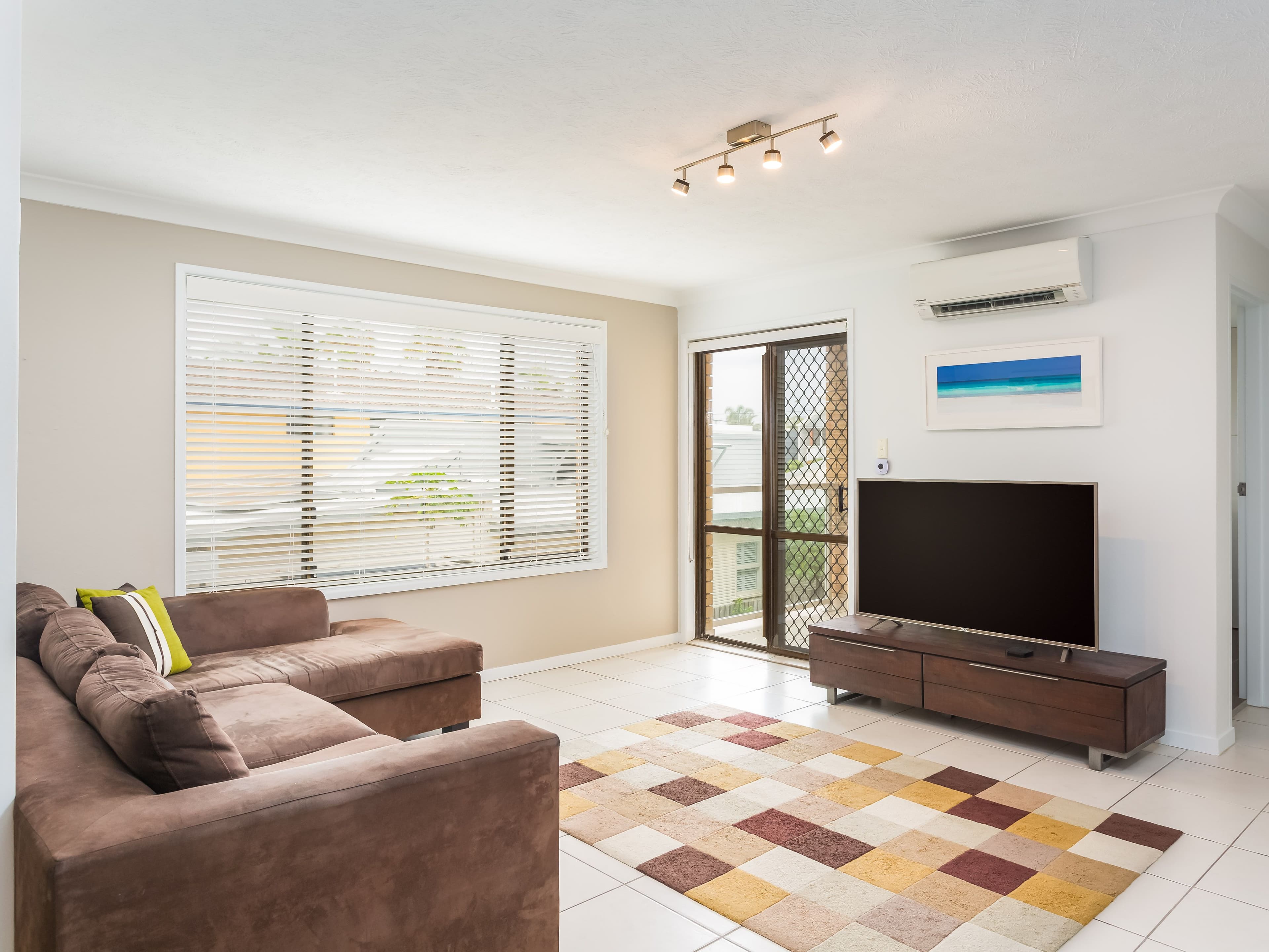 19 Sunbrite Avenue, Mermaid Beach QLD 4218, Mermaid Beach - Thumbnail 3