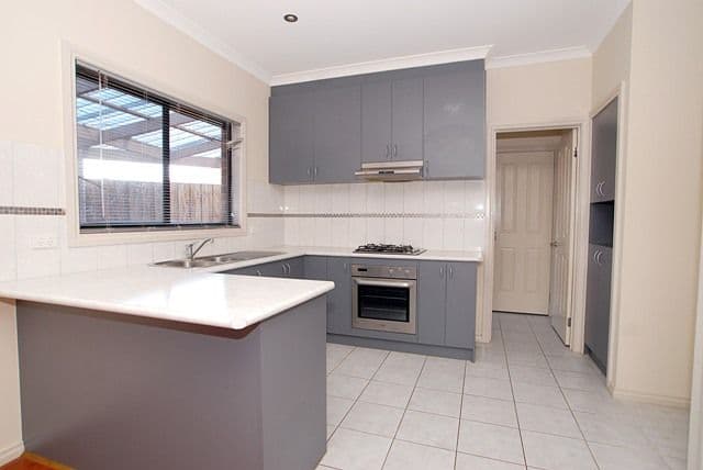 6 Lark Court, WERRIBEE VIC 3030, Werribee - Thumbnail 2
