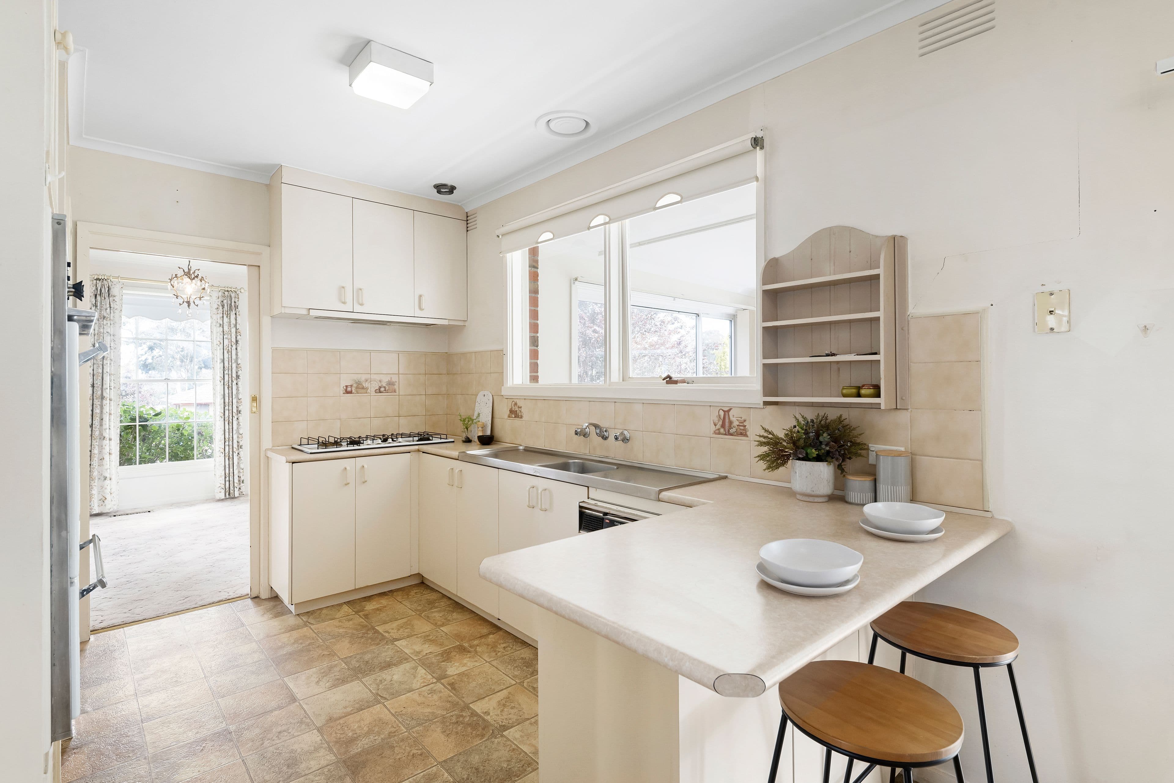 6 Gilchrist Crescent, Sunbury VIC 3429, Sunbury - Thumbnail 3