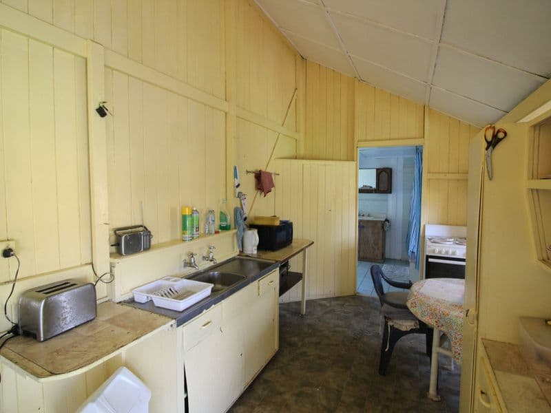 3 Mary Street, Biggenden QLD 4621, Biggenden - Thumbnail 2