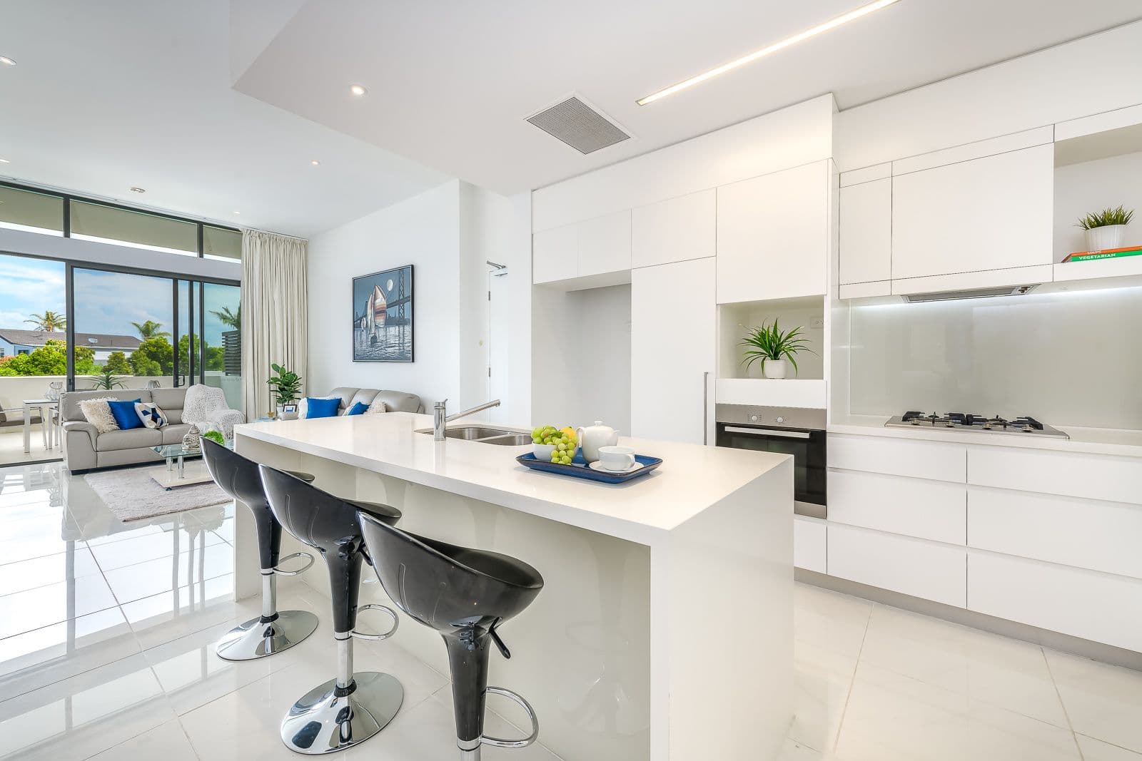 1 Sunset Avenue, Paradise Point QLD 4216, Paradise Point - Thumbnail 2