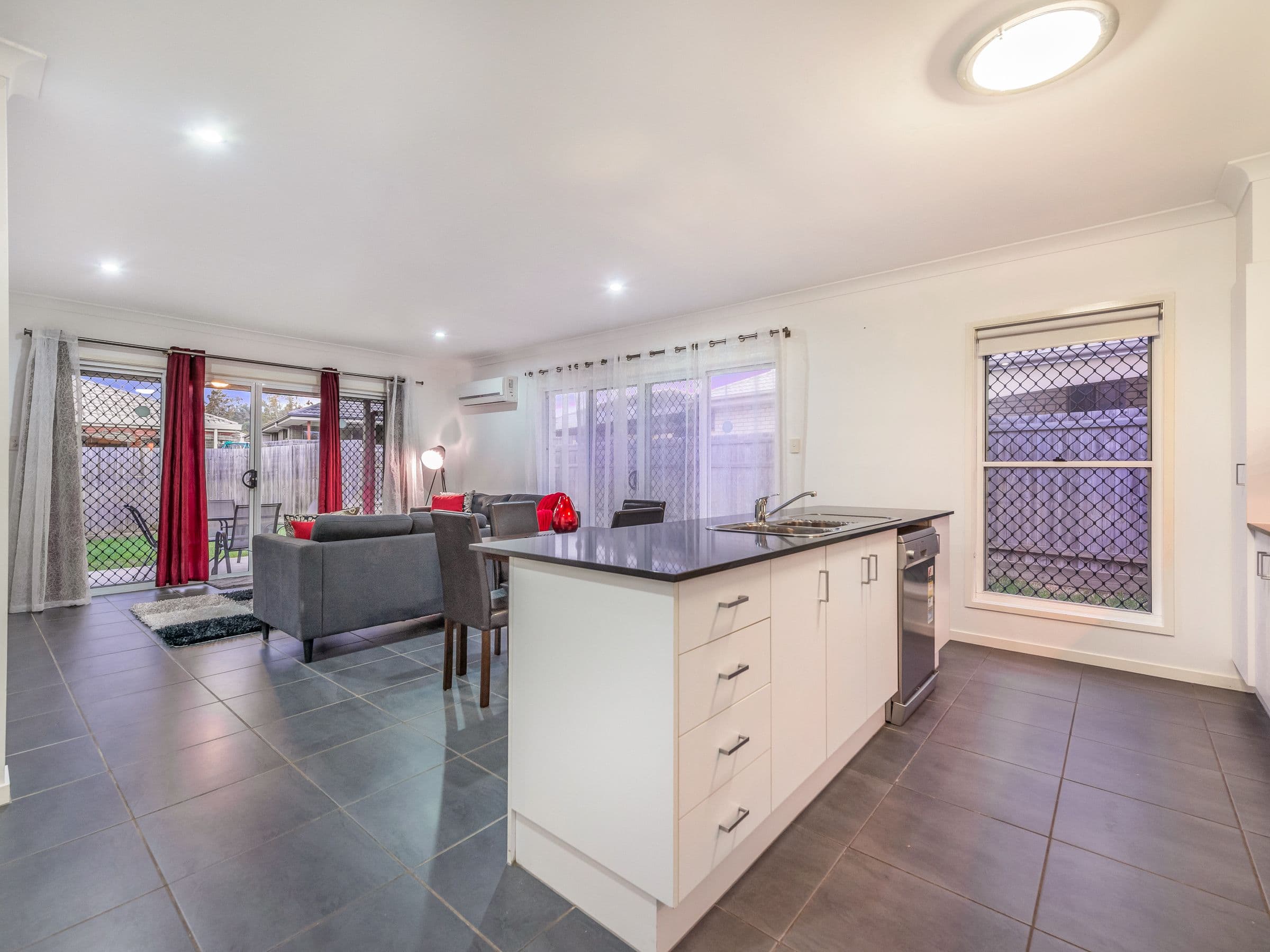61 Ravensbourne Circuit, Waterford QLD 4133, Waterford - Thumbnail 4