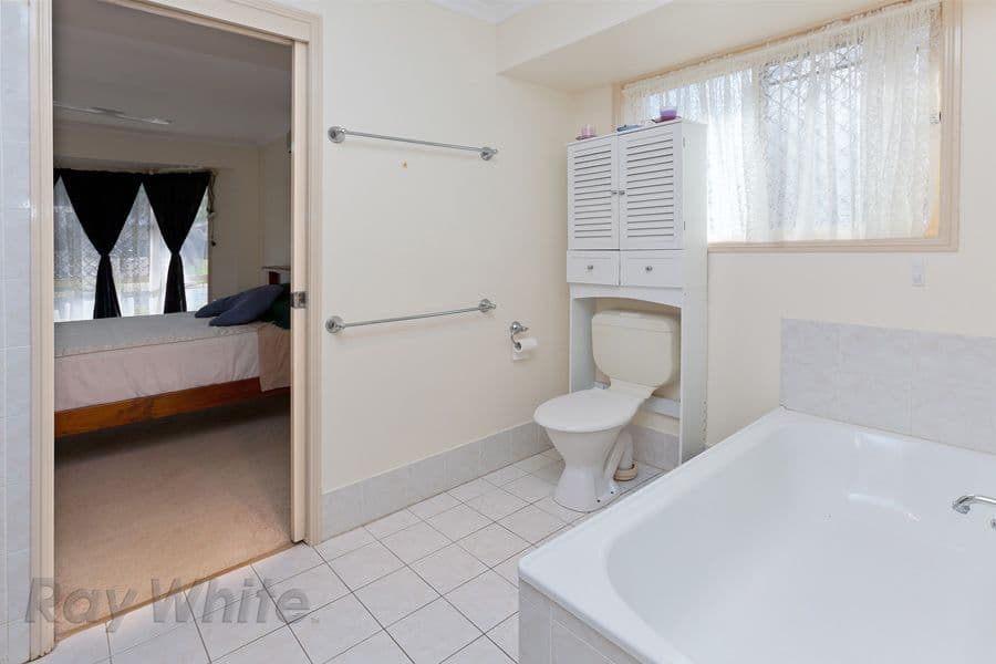 86 Moss Road, CAMIRA QLD 4300, Camira - Thumbnail 6