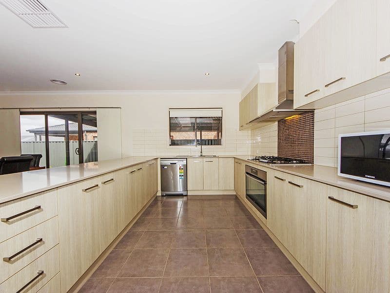 19 LAMBERTIA Crescent, WYNDHAM VALE VIC 3024, Wyndham Vale - Thumbnail 3