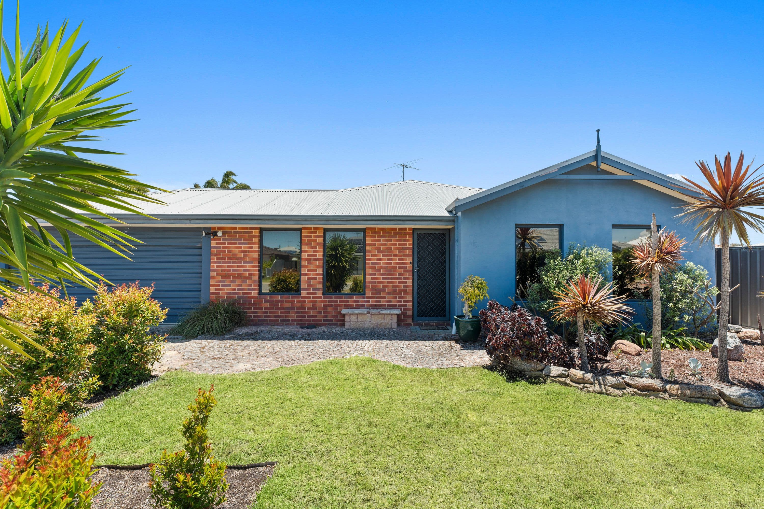 7 Seaspray Place, Waikiki WA 6169, Waikiki - Thumbnail 2
