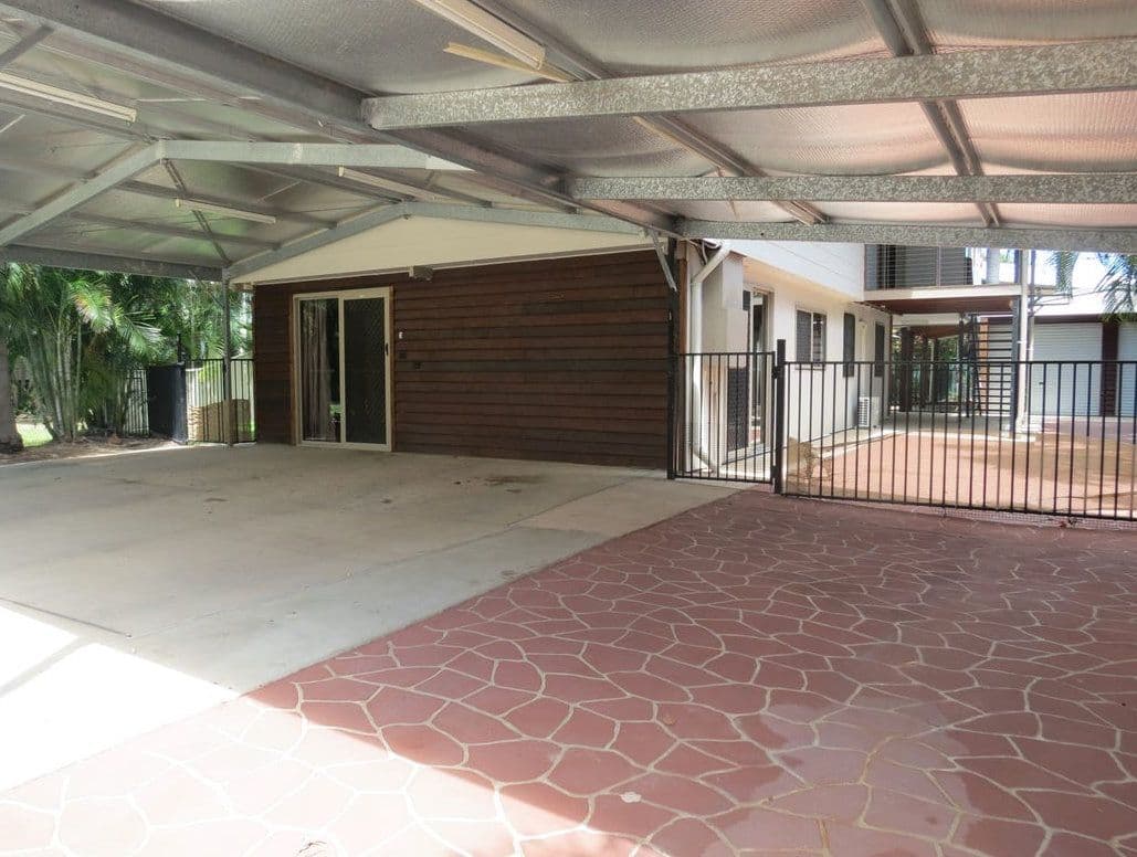 8 Lewis Street, Emerald QLD 4720, Emerald - Thumbnail 2