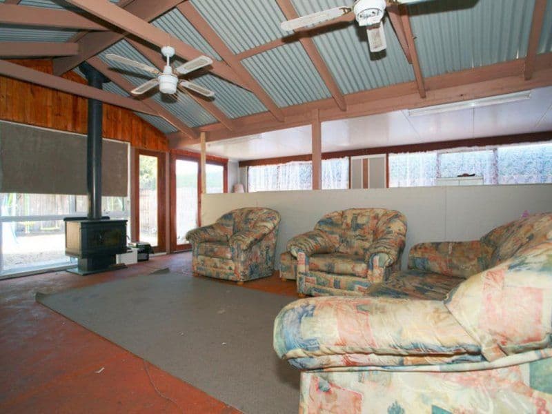 6 Flax Court, CRANBOURNE VIC 3977, Cranbourne North - Thumbnail 3