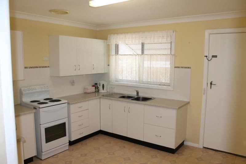 33 Hutchins Avenue, DUBBO NSW 2830, Dubbo - Thumbnail 2