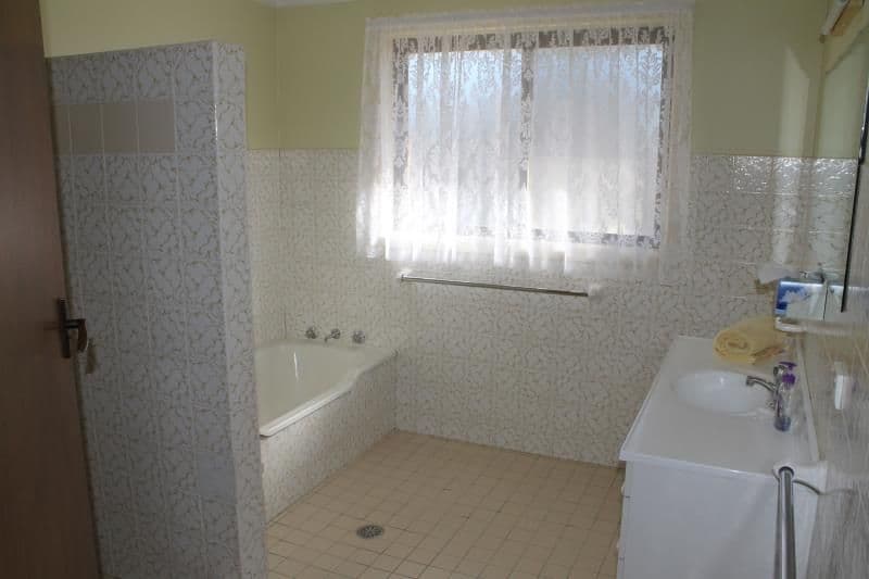 33 Hutchins Avenue, DUBBO NSW 2830, Dubbo - Thumbnail 3