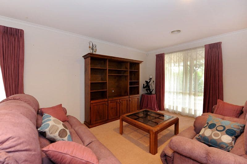 18 Renown Street, FERNTREE GULLY VIC 3156, Ferntree Gully - Thumbnail 2