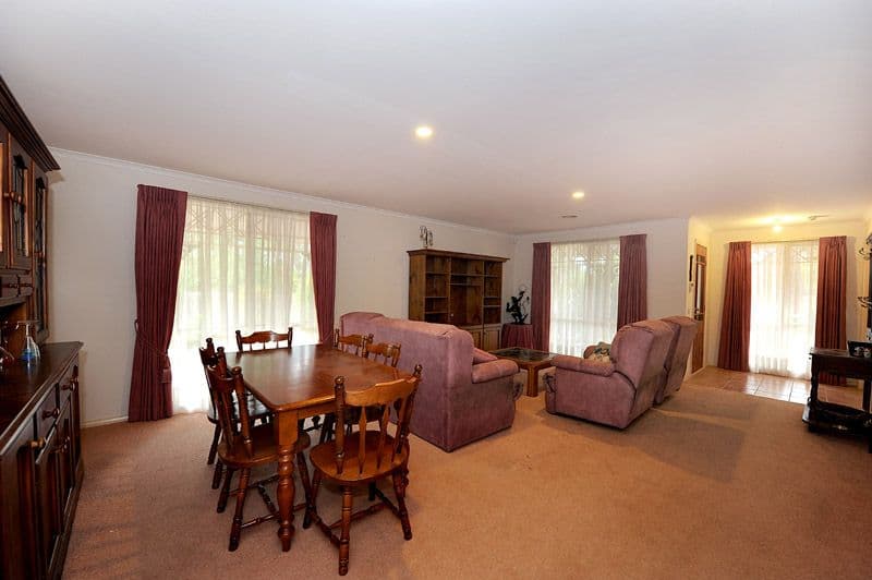 18 Renown Street, FERNTREE GULLY VIC 3156, Ferntree Gully - Thumbnail 3