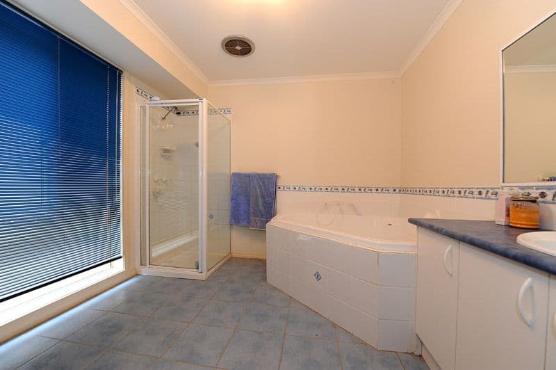 18 Renown Street, FERNTREE GULLY VIC 3156, Ferntree Gully - Thumbnail 5