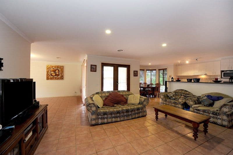18 Renown Street, FERNTREE GULLY VIC 3156, Ferntree Gully - Thumbnail 7
