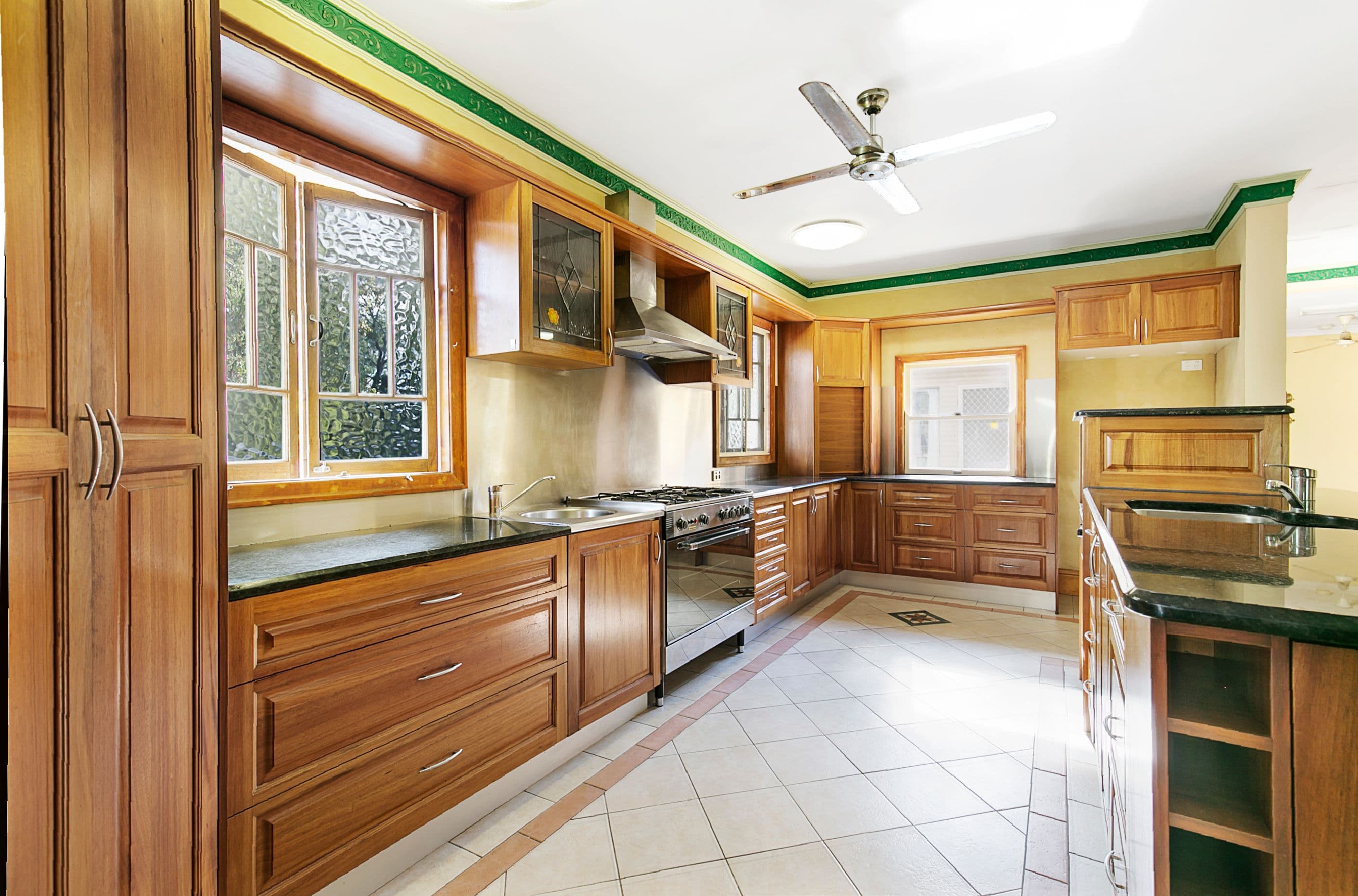 980 New Cleveland Road, Gumdale QLD 4154, Gumdale - Thumbnail 4