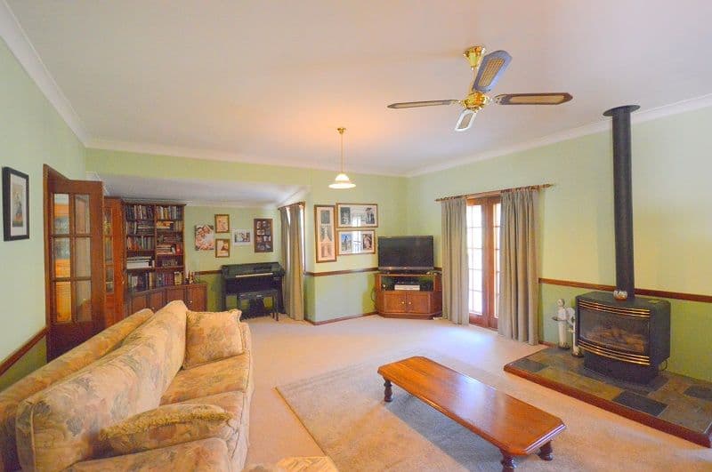 308 Camp Road, Cowra - Thumbnail 2