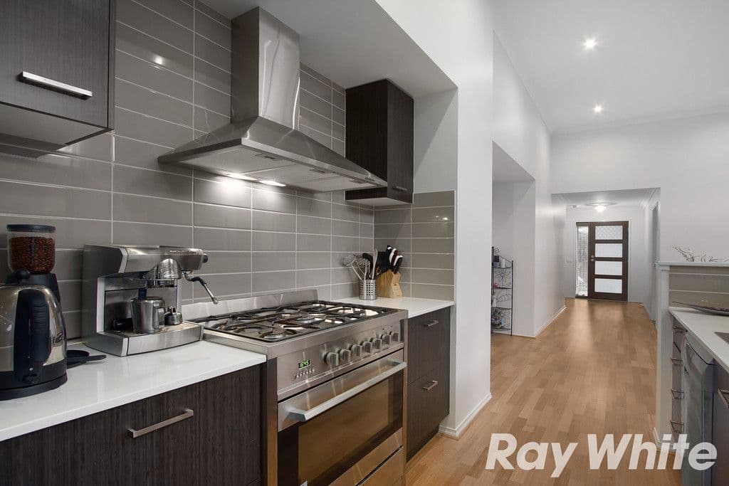 11 Illawarra Way, Pakenham VIC 3810, Pakenham - Thumbnail 2