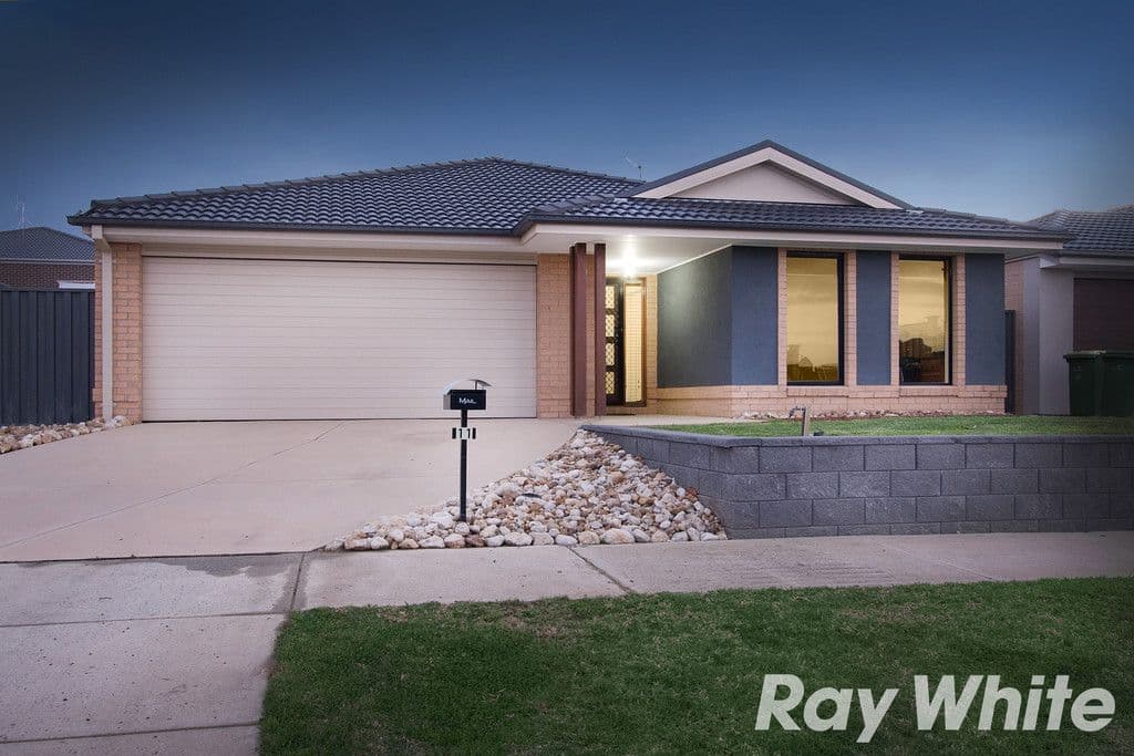 11 Illawarra Way, Pakenham VIC 3810, Pakenham - Thumbnail 4