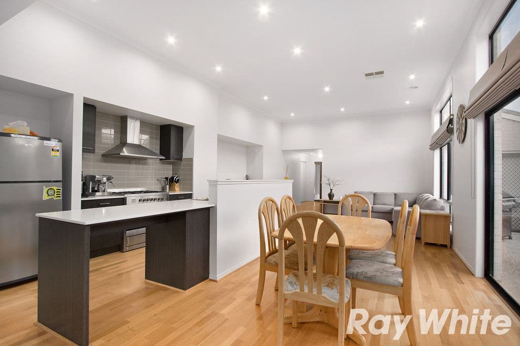 11 Illawarra Way, Pakenham VIC 3810, Pakenham - Thumbnail 6