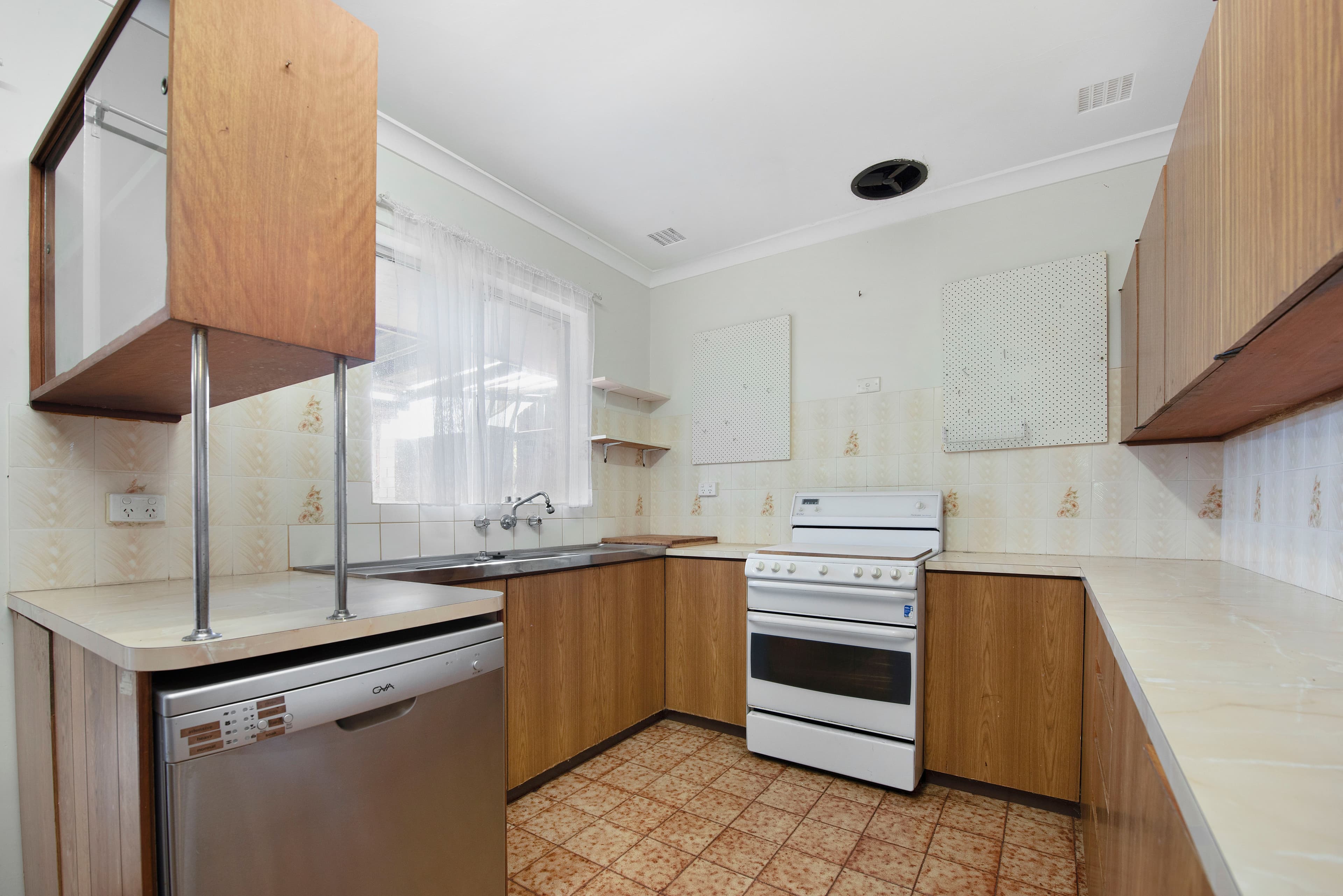 17 Maidstone Street, Mount Tarcoola WA 6530, Mount Tarcoola - Thumbnail 4
