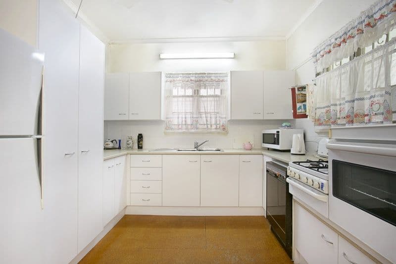 92 Verney Road West, Graceville QLD 4075, Graceville - Thumbnail 2