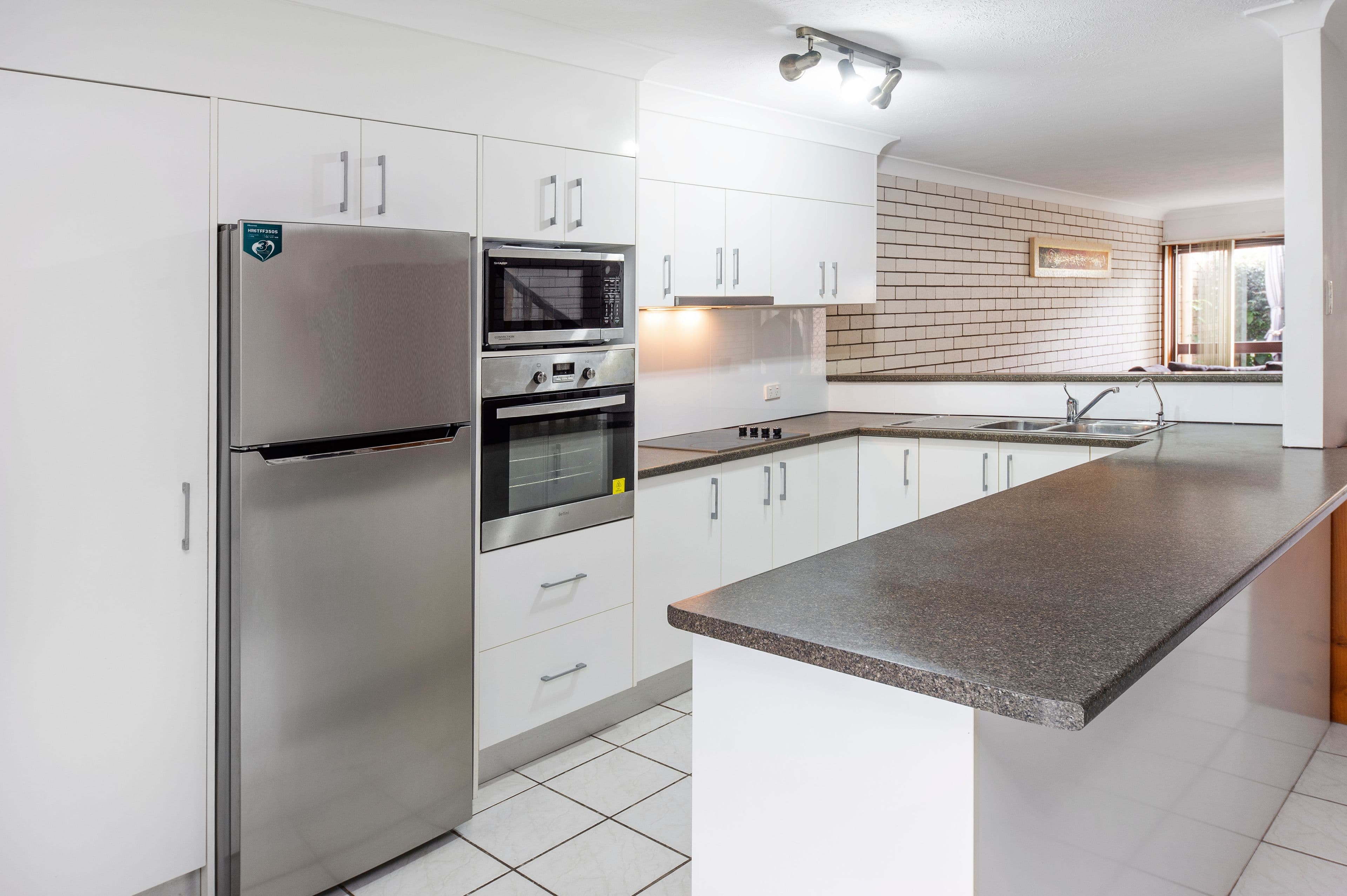 12 Shrike Court, Burleigh Waters QLD 4220, Burleigh Waters - Thumbnail 4