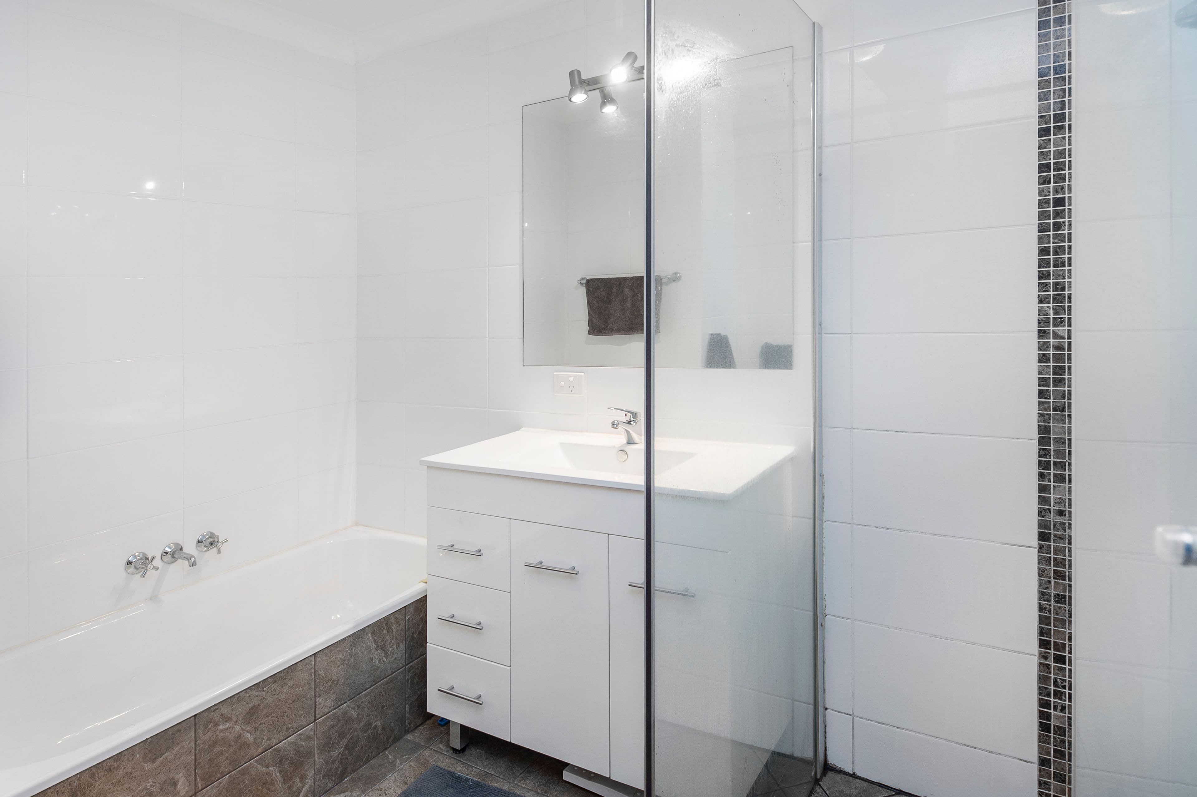 12 Shrike Court, Burleigh Waters QLD 4220, Burleigh Waters - Thumbnail 5