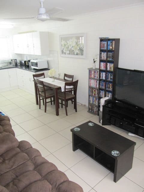 1 CUMBERLAND Avenue, SLADE POINT QLD 4740, Slade Point - Thumbnail 2